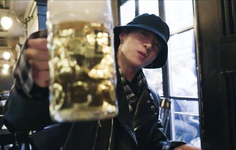 🌊 on Twitter: "jungkook drinking : a photo sequence… " Jungkook Boyfriend Material, Photo Sequence, Anime Bebe, Jungkook Boyfriend, Kid Drinks, The Boy Next Door, Jeon Jeongguk, Drinking Beer, Jung Kook