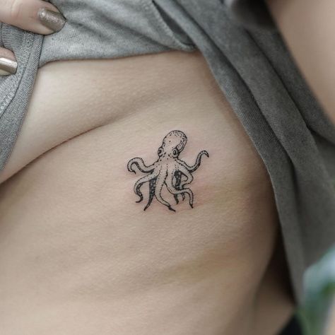 Cute Octopus Tattoo, Small Octopus Tattoo, Good Luck Tattoo, Wellen Tattoo, Kraken Tattoo, Walk Ins Welcome, Minimalist Tattoo Meaning, Luck Tattoo, Octopus Tattoo Design