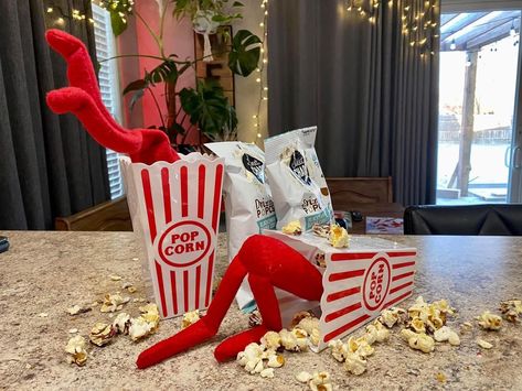 Elf On The Shelf Popcorn Movie Night, Elf With Popcorn, Elf On Shelf Movie Night Ideas, Elf Popcorn Ideas, Elf On The Shelf Popcorn Ideas, Elf On The Shelf Popcorn, Elf Popcorn, Popcorn Movie Night, Popcorn Ideas