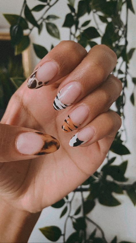 animal print nail art design Safari Print Nails, Animal Print Tip Nails, Animal Print Gel Nails, Funky Green Nails, Safari Nails Designs, Safari Nail Art, Animal Print Acrylic Nails, Africa Nails, Nail Art Animal Print