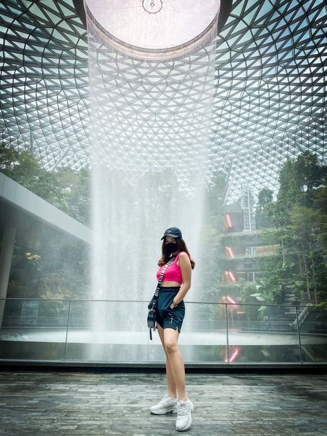 Jewel Changi Airport Pose, Singapore Airport Outfit, Singapore Ootd Travel Outfits, Changi Airport Singapore Outfit, Jewel Airport Singapore, Singapore Holiday Outfit, Jewel Changi Airport Photoshoot, Sg Outfit Ideas, Universal Studios Singapore Outfit