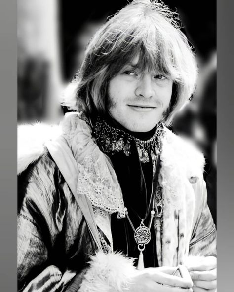 "He radiated sunshine, but you could see that he had all the problems of the world on his shoulders. There was such an ugliness there as well as the beauty." - Rolling Stones secretary Shirley Arnold, Brian Jones Monterey Pop Festival, 1967 #brianjones #quote #rollingstones #brianjones #montereypop Brian Jones Rolling Stones, Monterey Pop Festival, Rollin Stones, Brian Jones, 1960s Music, Like A Rolling Stone, Charlie Watts, Rock N Roll Style, Creedence Clearwater Revival