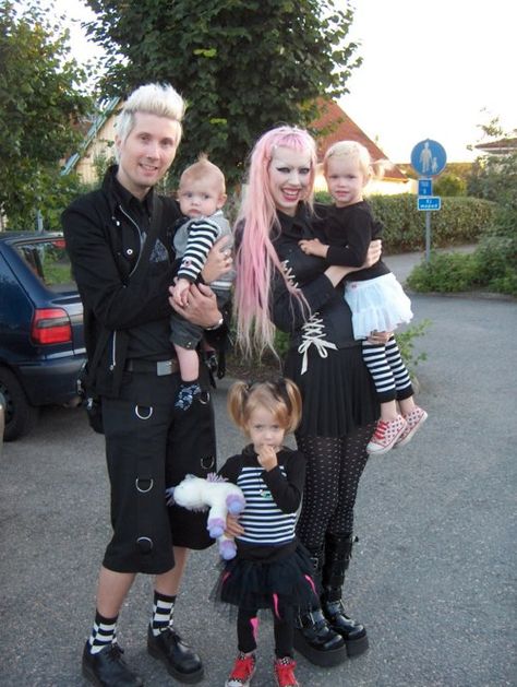 Family.  Adora aka Batbrat with her kids Adora Batbrat, Gothic People, Estilo Punk Rock, Punk Culture, Punk Girl, Estilo Punk, Emo Scene, Punk Goth, Gothic Lolita