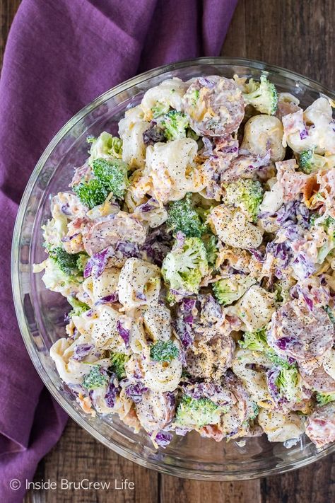 Bacon Broccoli Tortellini Salad - cheese filled pasta, veggies, and meat in a light creamy dressing is the perfect side dish for summer dinners or picnics! Tortillini Salad, Cheese Filled Pasta, Easy Tortellini Pasta Salad, Broccoli Tortellini, Bacon And Broccoli, Tortellini Pasta Salad Recipes, Easy Tortellini, Pasta Veggies, Tortellini Pasta Salad