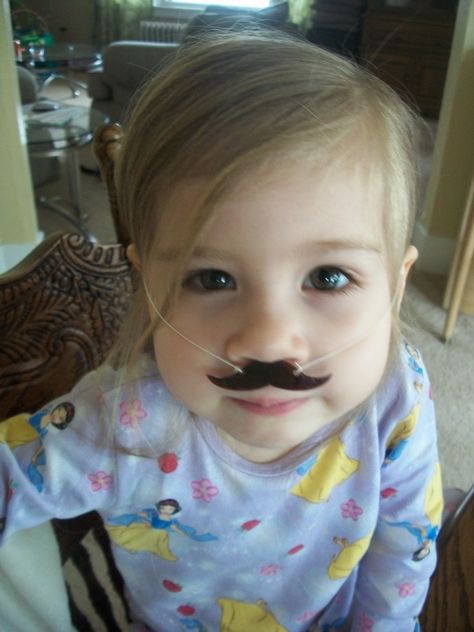 These mustache necklaces are almost too much fun. Mustache Diy, Diy Mustache, Mustache Necklace, Spirit Day Ideas, Mustache Birthday Party, Moustache Party, Mustache Theme, Fake Mustaches, Mustache Party