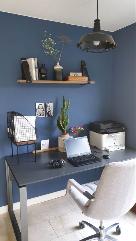 Small Mans Office Ideas, Small Office Wall Colors, Blue Office Walls, Navy Office Ideas, Blue Study Room, Navy Office Walls, Blue Home Office Ideas, Conservatory Study, Blue Office Ideas