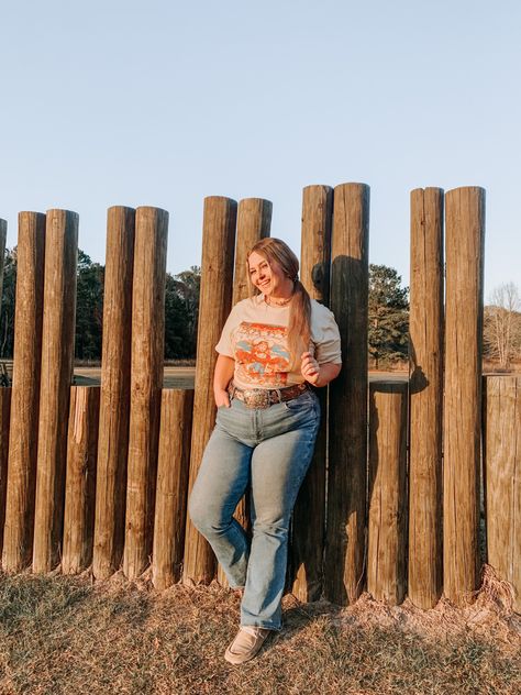 Plus Size Country Outfits, Rodeo Aesthetic, Plus Size Western, Country Summer Outfits, Cowgirl Era, Jeans Tshirt, Country Fits, Country Style Outfits, Western Apparel