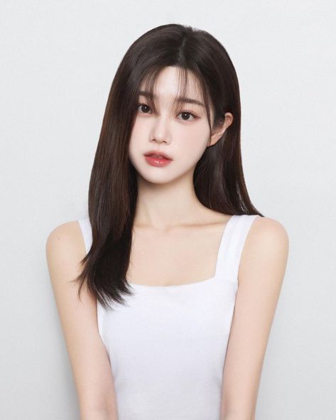 New Jeans Face Claim, Korean Girl Face Claim, Hair Without Bangs, Face C, Korean Face, Korean Hairstyle, Girls Makeup, May 7