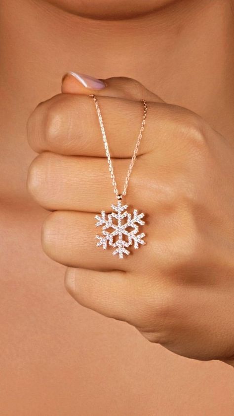 Happy New Year Gift Ideas, Pretty Silver Jewelry, New Year Gift Ideas, Dental Jewelry, Happy New Year Gift, Metal Jewelry Making, Diamond Pendants Designs, Usa Girls, Pretty Jewelry Necklaces