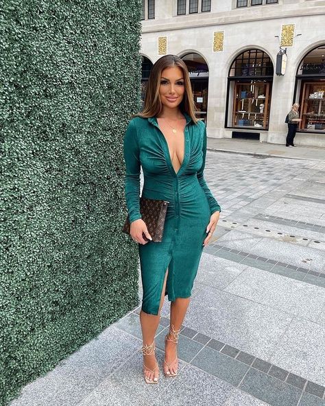 K a t e r i n a 🤍 (@katerina_themis) • Photos et vidéos Instagram Club L London, Grown Women, Bottle Green, Sleeve Midi Dress, Long Sleeve Midi, Long Sleeve Midi Dress, Wrap Dress, Fashion Looks, Shirt Dress