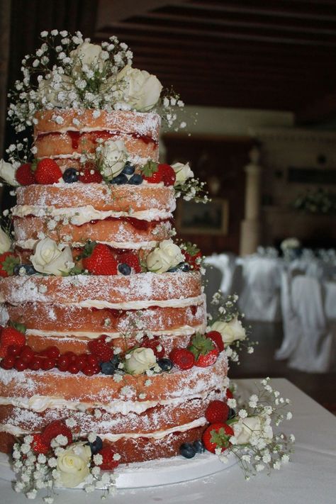 Nom Nom Cupcakery; Gloucestershire Wedding Cake (BridesMagazine.co.uk) Victoria Sponge Wedding Cake, Sponge Wedding Cake, Bouquet Pastel, Cake Fruit, Wedding Cake Recipe, Naked Cakes, Simple Cake, Victoria Sponge, Wedding Cake Rustic