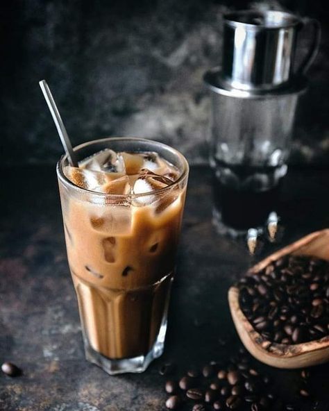 Vietnamese Coffee Recipe, Coffee Shop Photography, Coffee Snacks, Vietnamese Coffee, Dessert Photography, Coffee Wallpaper, Mushroom Coffee, Coffee Photography, Aesthetic Coffee