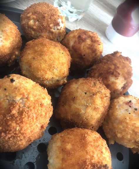 Arancini à la Sicilienne : Recette de Arancini à la Sicilienne - Marmiton Arancini Recipe, Chef Tips, Everyday Meals, Italian Cooking, Beignets, Couscous, Tater Tot, Food Truck, Finger Foods