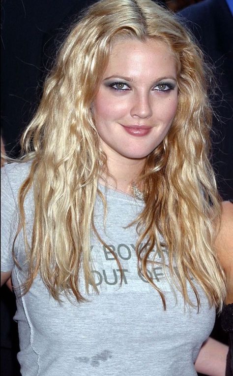 2000s Pop Culture, Model Face, Drew Barrymore, Hollywood Celebrities, Hollywood Glamour, Pretty Hairstyles, Celebrities Female, Hair Tutorial, Pretty People