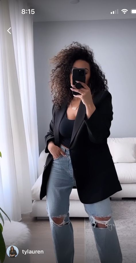 Open Blazer Outfit No Shirt, Minimalist Wardrobe Black Women, Mua Outfits Black Casual, Fall Office Attire Women, All Black Outfits For Black Women, Blazer Outfits For Black Women, Capsule Wardrobe Black Women, Womens Baggy Jeans Outfit, All Black Outfit Black Women