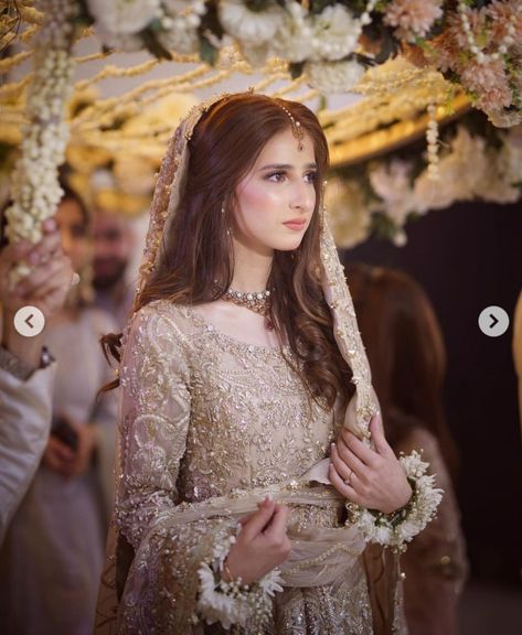 Pakistani Engagement Hairstyles, Pakistani Makeup Looks, Casual Bridal Dress, Pakistani Bridal Dress, Red Bridal Dress, Engagement Hairstyles, Bridal Makeup Images, Latest Bridal Dresses, Bridal Dresses Pakistan