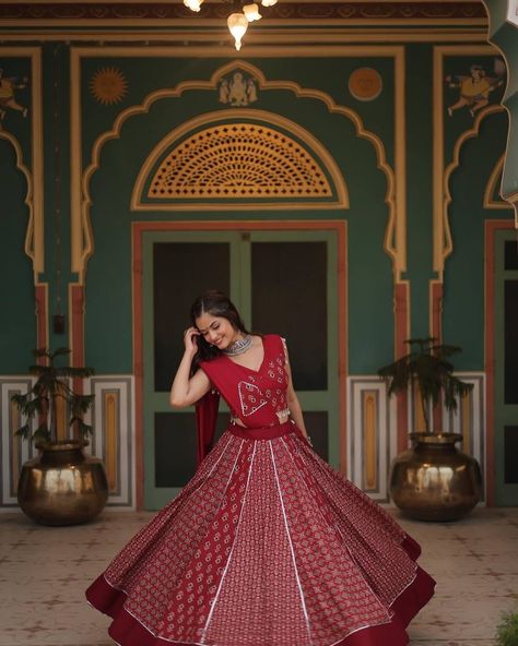 This is a Navratri lehenga choli set collection made from printed rayon fabric with intricate work and lace details. Shop now at shivtraa.in @shivtraa.in #navratri #navratricollection #navratrispecial #garba #navratrifestival #k #navratrichaniyacholi #navratrifever #navratrivibes #navratrijewellery #navratrigarba #navratrilook #navratriwear #garbanight #navratriutsav #durgapuja #india #dandiya #navratrifood #mumbai #durga #navratrioutfit #garbalover #festival #chaniyacholi #navratrinight... Kali Pattern, Lehenga Choli Designer, Navratri Lehenga, Navratri Garba, Navratri Festival, Outfit Collection, Navratri Chaniya Choli, Traditional Outfit, Navratri Special