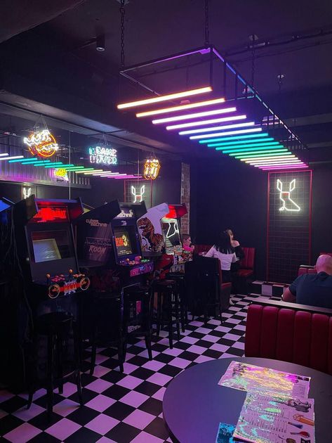 80s vibes life 80s aesthetic cafe 80s Bar Aesthetic, Stranger Things Aesthetic 80s, 80s Cafe, Stranger Things Vibes, Fleeting Moment, Retro Cafe, Gay Rights, Retro Room, Boutique Interior Design