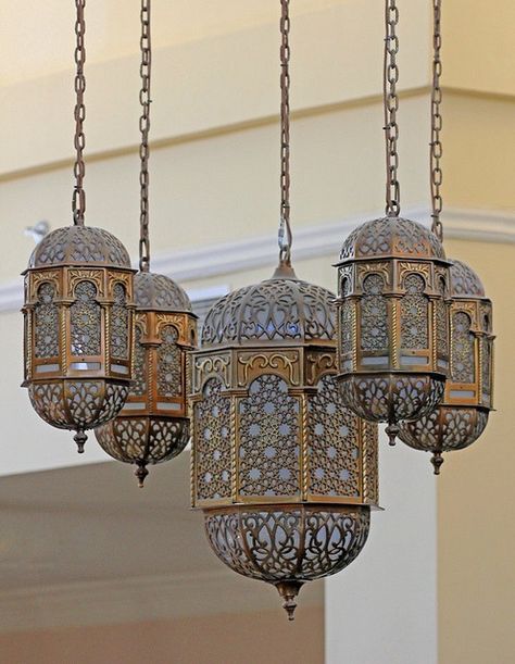 Dekorasi Maroko, Indian Lanterns, Indian Interiors, Moroccan Lighting, زجاج ملون, Moroccan Lamp, Moroccan Lanterns, Lampe Decoration, Lantern Lamp