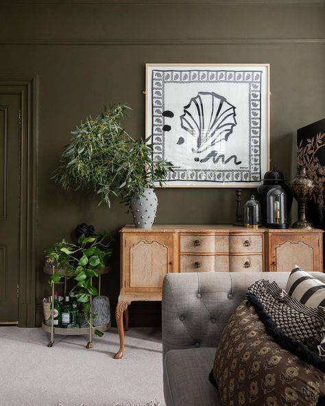 Carte Blanche.. For some time now we have talked about needing a more bronze brown wall colour in this space. Cardamom, a delicious shade… | Instagram Brown Wall Colour, Farrow And Ball Living Room, Traditional Family Room, Traditional Family, Wall Colour, Paint Color Inspiration, Brown Wall, Interior Wall Paint, Farrow And Ball