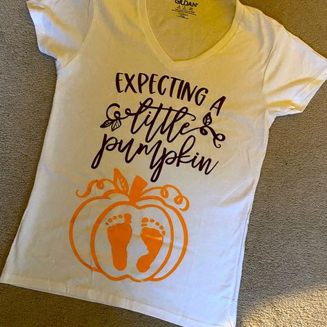 This Beautiful Shirt Comes In Various Sizes Announce Pregnancy With This Super Soft V Neck T Shirt!!! Says: Expecting A Little Pumpkin, With Baby Feet Cute Maternity Tshirts, Maternity Tshirts, Fitted Cotton Top, Announce Pregnancy, Brain Graphic, Mom Vibes, Halloween Tee Shirts, Halloween Graphic Tees, Pregnancy Announcement Shirt