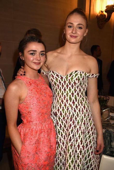 Game Of Thrones season 8 will see Arya and Sansa Stark team up | Metro News Sofie Turner, Sophia Turner, Fire And Blood, Natalie Dormer, Gra O Tron, Jordyn Jones, Dakota Fanning, Sansa Stark, Arya Stark