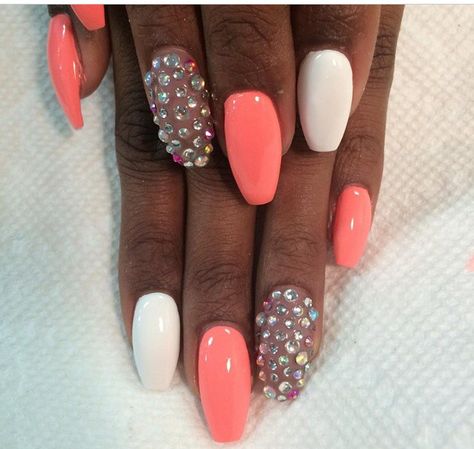 Cute coral nails Coral And Peach Nails, Coral Nails With Rhinestones, Dawn Nails, Anniversary Nails, Nails With Rhinestones, Peach Nails, Coral Nails, Nails Salon, Rhinestone Nails