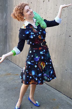 I ❤ this Ms. Frizzle costume! Frizzle Costume, Miss Frizzle, Ms Frizzle, Teacher Costumes, Hallowen Ideas, Holloween Costume, Hallowen Costume, Creative Costumes, Cute Halloween Costumes