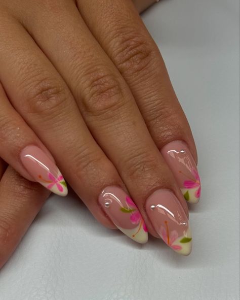 a pastel yellow and pink combo 💗💛 @beetlesgelpolish @beetles_community @apresnailofficial #gel #gelnails #gelxnails #gelmanicure #uñasdegel #nailsnailsnails #nails #nailart #nail #naildesign #nails2inspire #flowers #flowernails #flowers #frenchtipnails #pinkandyellow Yellow Pastel, Pastel Nails, Yellow And Pink, Yellow Nails, Pastel Yellow, French Tip Nails, Pink And Yellow, Gel Manicure, Beetles