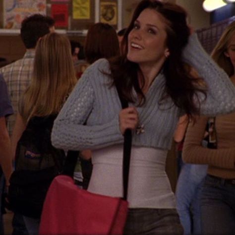 One Tree Hill Brooke, Early 2000 Fashion, Too Cute To Handle, Outfits 2000s, Brooke Davis, 2000 Fashion, 2000s Outfits, Tv Show Outfits, Tree Hill