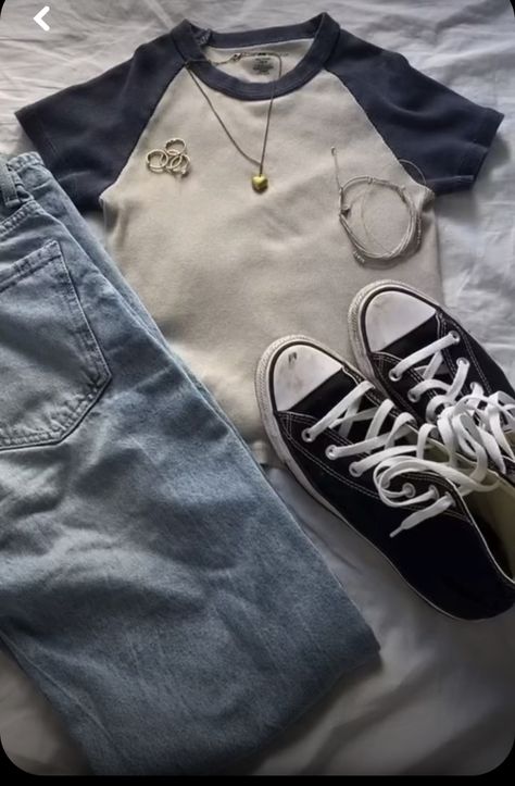 Thrift Outfits Ideas, Converse Outfit Summer, Outfit Converse, Converse Outfit, Jean Outfit, Blue Jean Outfits, Downtown Outfits, Aesthetic Fits, Outfits With Converse