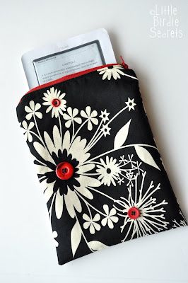 Little Birdie Secrets: how to sew a nook or kindle case {tutorial} Kindle Pouch, Graphic Flowers, Diy Sac, Kindle Sleeve, Kindle Cover, Kindle Case, Techniques Couture, Book Sleeve, Polka Dot Fabric