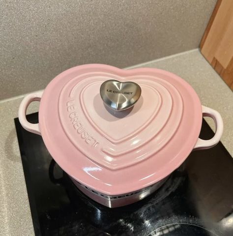 ْ on Twitter: "pink le creuset cast iron heart casserole… " Pink Kitchenware, Cast Iron Casserole, Le Creuset Cast Iron, Pink Kitchen, Cute Kitchen, Barbie Dream House, Dream Apartment, Pretty House, Le Creuset