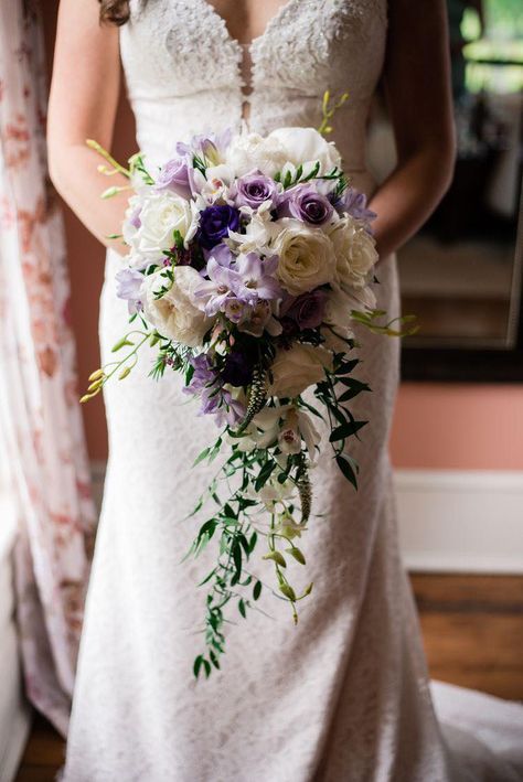 Bridal Bouquet Ideas Cascade, Purple Cascade Wedding Bouquet, Lavender Cascade Bouquet, Bride's Bouquet Cascade, Purple Cascade Bouquet, Bridal Bouquet Purple Lavender, Bouquet Wedding Purple, Purple Bouquet Wedding, Wisteria Bouquet