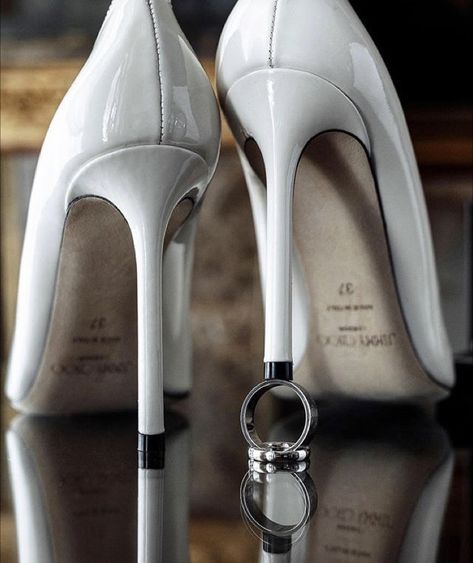 Bridal Shoes Photography Photo Ideas, Rings Wedding Photography, Wedding Photo Ideas Rings, Ring Wedding Photography, Wedding Shoes Photo, Ring Photos Wedding, Wedding Rings Photography Ideas, Bridal Details Photography, Wedding Ring Shots Photography