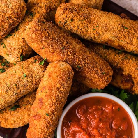 Marinara Dip, Baked Artichoke Dip, Warm Appetizers, Chicken Mozzarella, Chicken Croquettes, Baked Artichoke, Steak And Ale, Chicken On A Stick, Mozzarella Chicken