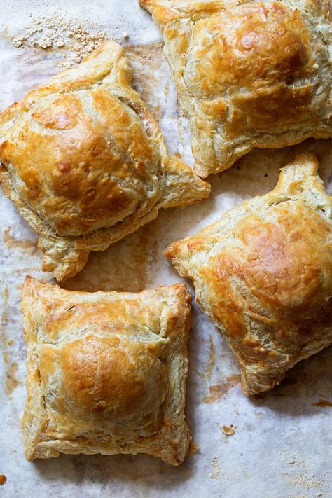 spaghetti-and-meatball-hand-pies-via-real-food-by-dad Pies Savory, Pocket Pies, Hand Held Food, Hand Pies Savory, Hand Pie Recipes, Pie Maker, Fried Pies, Hand Pie, Meat Pies