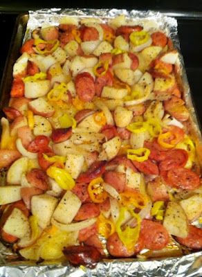 sausage, potato and peppers bake Oven Roasted Sausage, Sausage Potatoes And Peppers, Roasted Sausage, Sausage Potatoes, God Mat, Stuffed Banana Peppers, Think Food, Sausage Recipes, Spaghetti Squash