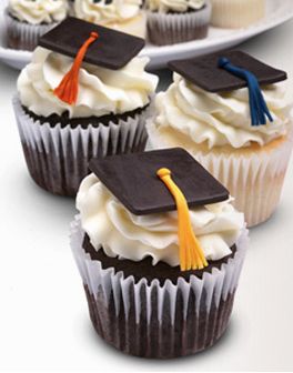 Graduation cupcakes Cake Paris, Graduation Desserts, Graduation Cupcakes, Gourmet Cupcakes, Graduation Cookies, Salty Cake, Beautiful Cupcakes, Graduation Cakes, Graduation Ideas