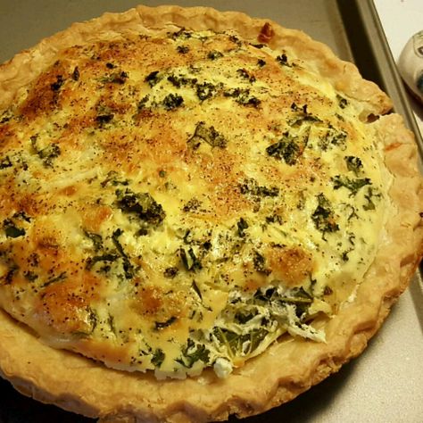 Cheesy Kale Quiche Kale Quiche, Bacon And Cheese Quiche, Onion Quiche, Delicious Quiche, Easy Quiche, Quiche Recipes Easy, Quiche Dish, Easy Bacon, Cheesy Bacon