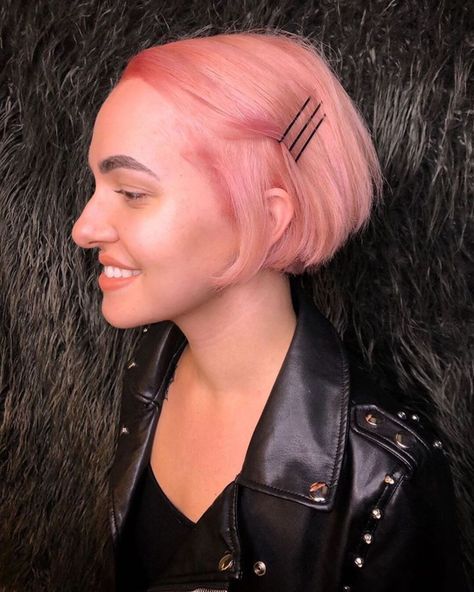 Bleach and tone platinum blonde pink vivid baby fantasy color chin length bob haircut women's Pink And Blonde Bob, Pink Bob Hairstyles, Chin Length Bob Haircut, Pink Bob Haircut, Short Pink Bob, Pink Bob Hair, Light Pink Bob Hair, Pink Choppy Bob, Pink Bob