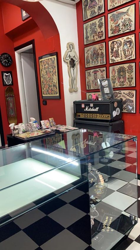 Tattoo And Piercing Shop Aesthetic, Piercing Studio Aesthetic, Piercing Shop Interior, Piercing Shop Aesthetic, Piercing Studio Decor, Piercing Studio Interior, Tattoo Parlor Aesthetic, Tattoo Parlor Decor, Parlor Design