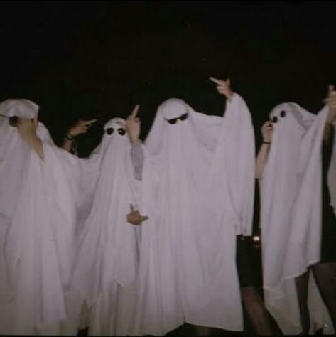 Funny Ghost Costume With Glasses, Bed Sheet Ghost, Ghost With Glasses, Ghost Glasses, Costumes With Glasses, Sheet Ghosts, Ghost Sheet, Ghost Trend, Ghost Aesthetic