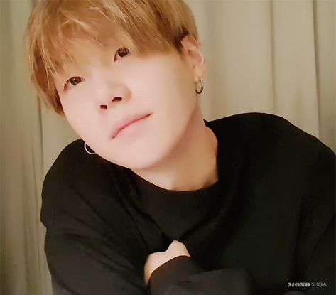 Yoongi Gif, Yoongi Gifs, Min Holly, Gif Yoongi, Suga Gif, Bts Aesthetic Wallpaper For Phone, Min Yoongi Bts, Min Suga, Fan Fiction