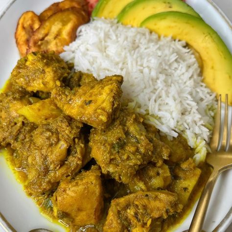 🇯🇲It’s Curry Sat-Day, whose house are you going to? #curry #currygoat #curryoxtail #currychicken #currychickpeas 1. AUNTIE- Curry Oxtail, White Rice, Salad & Plantain 2. SISTER- Curry Chicken, white rice, salad, plantain & 🥑 3. BROTHER- Chickpeas, white rice, tomato, plantain & 🥑 4. UNCLE- Curry goat, white rice, salad, plantain & 🥑 Jamaica Food, Curry Goat, Jamaican Cuisine, Meat Diet, Africa Food, Rice Salad, Jamaican Recipes, White Rice, Curry Chicken