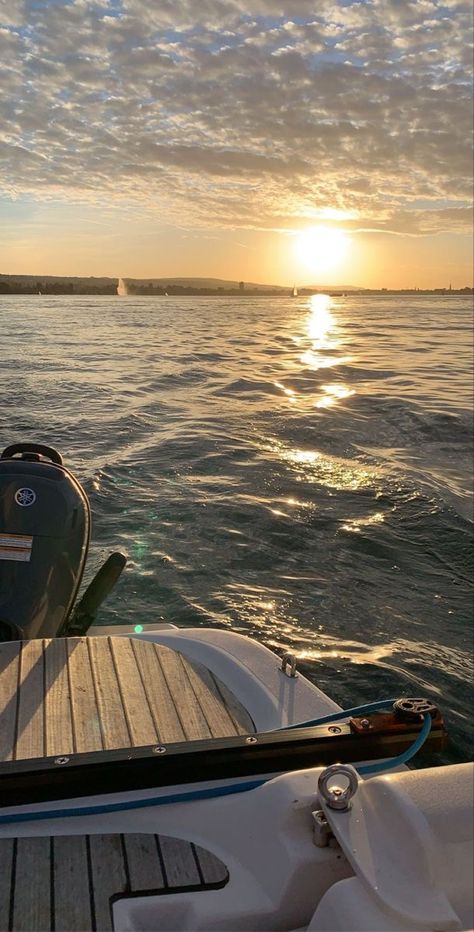 Sunset Sea, Sunset View, On A Boat, المملكة العربية السعودية, Dream Lifestyle, Summer Sunset, Sunset Pictures, Speed Boats, Beach Vibe