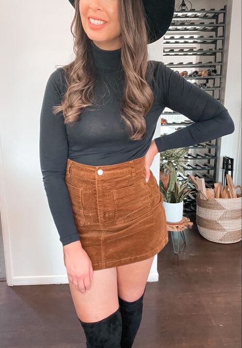 Black Top Brown Skirt, Brown Skirt Black Top Outfit, Skirt Fall Outfit, Princess Wardrobe, Black Top Outfit, Skirt Outfits Fall, Disney Princess Modern, Brown Skirt, Modern Disney