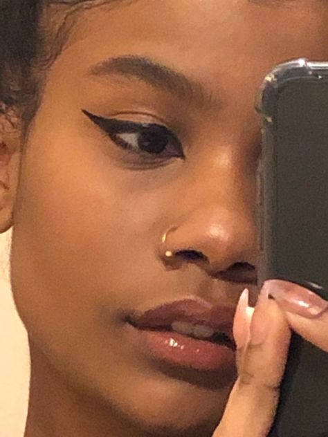 Nose Piercing On Dark Skin, Nose Ring On Black Women, Nose Ring Hoop Gold Black Women, Black Women Nose Ring, Nose Piercing Hoop Black, Nose Piercing On Black Women, Pretty Nose Rings, Gold Nose Ring Aesthetic, Nose Jewelry Aesthetic