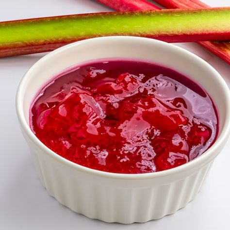 JELL-O® Rhubarb-Berry Jam - Recipes - Kraft Heinz Rhubarb Ideas, Berry Jam Recipe, Rhubarb Jelly, Strawberry Gelatin, Rhubarb Recipes Crisp, Rhubarb Jam Recipes, Fresh Rhubarb, Strawberry Rhubarb Jam, Rhubarb Jam