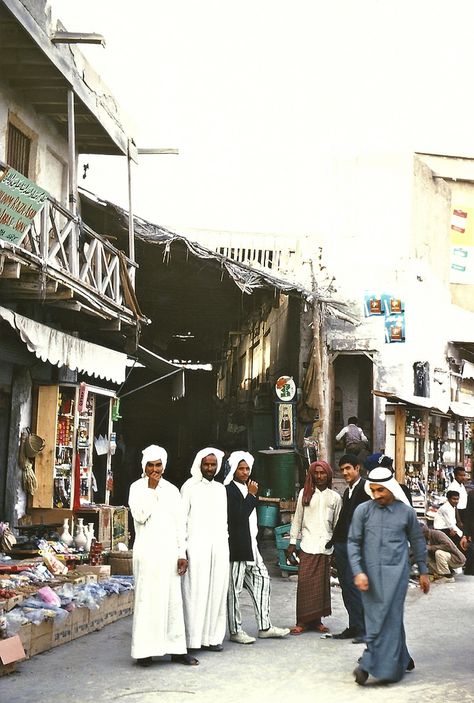 22 Amazing Vintage Photos of Everyday Life of Doha, Qatar in the 1960s Arab Culture, Kuwait City, Qatar Doha, Helicopter Ride, Old Fort, Time To Leave, Restaurant Concept, Doha Qatar, Gathering Place